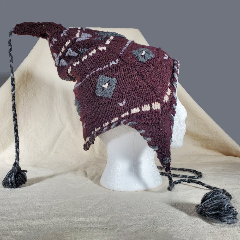 Pre-Loved Sportmax by Max Mara Tasseled Chullo Knitted Hat
